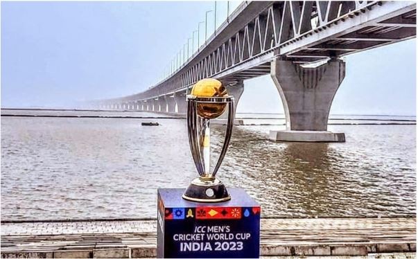 পদ্মা সেতুতে বিশ্বকাপ ট্রফির ফটোসেশন